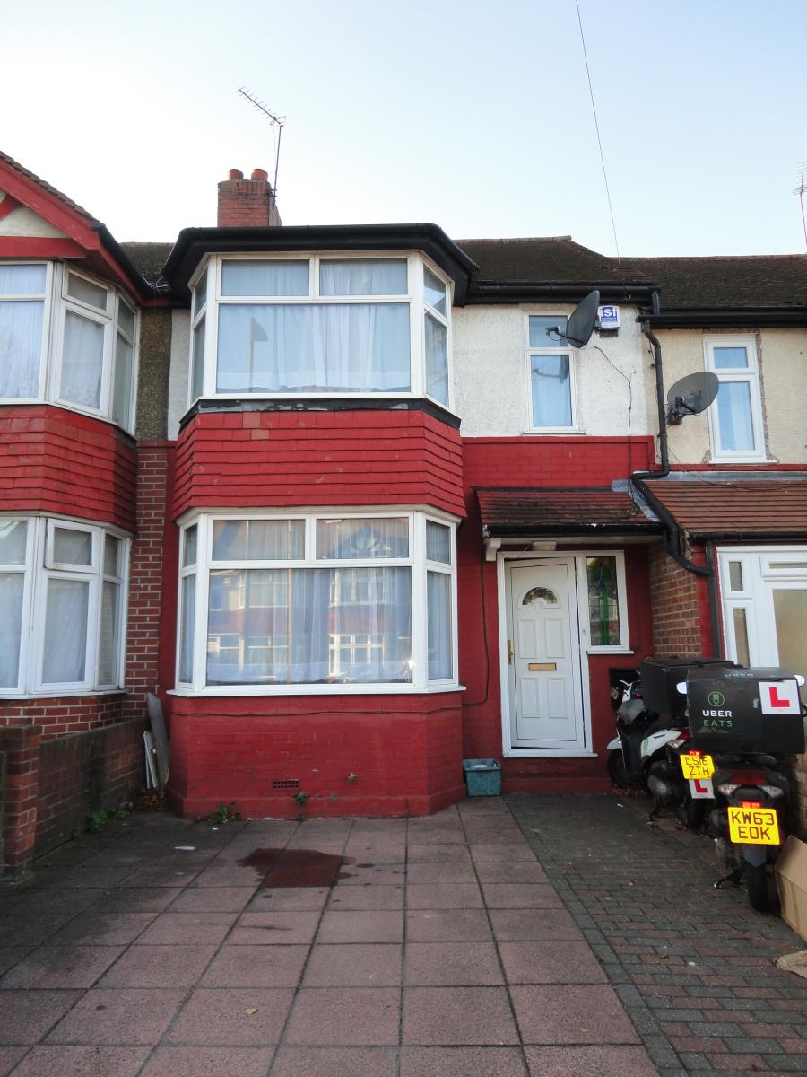 3 Bedroom Terraced House Sold in Southall, UB1