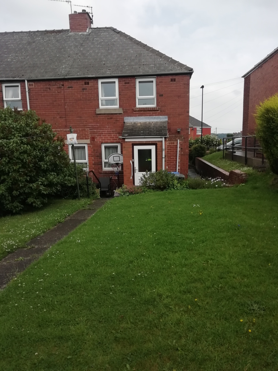 3 Bedroom End Terraced House Let in Sheffield, S35