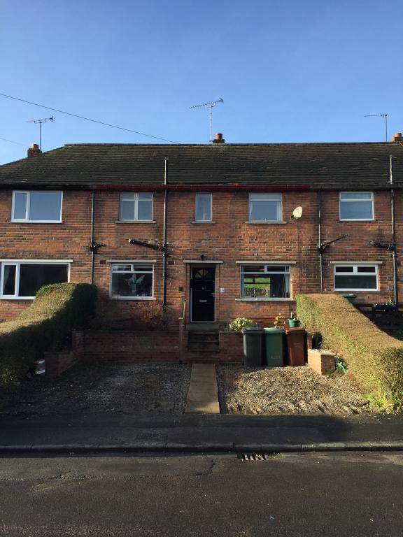 3 Bedroom Terraced House Sold in Pudsey, LS28