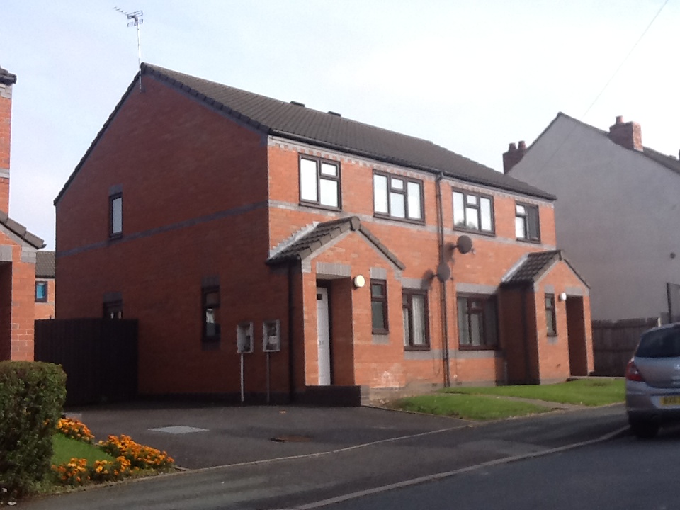 3 Bedroom SemiDetached House Let in Wolverhampton, WV10