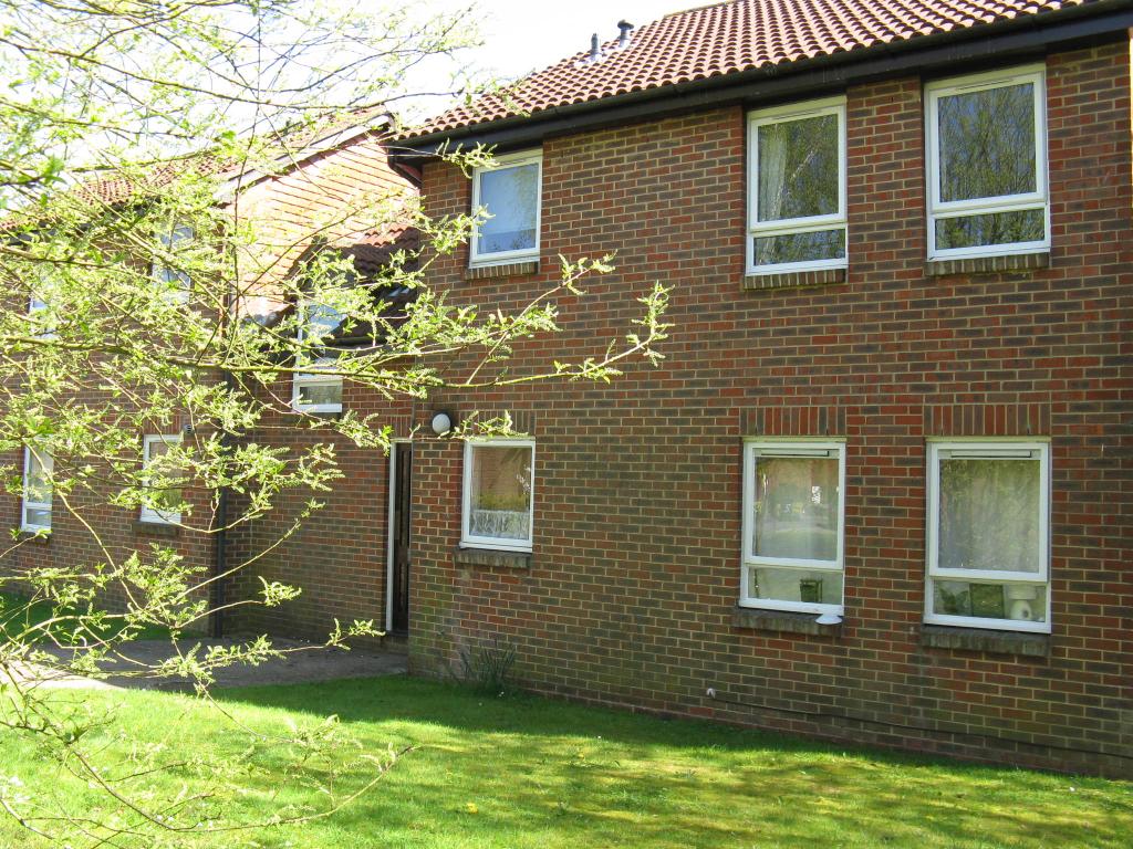 Studio Let in Dorking, RH5