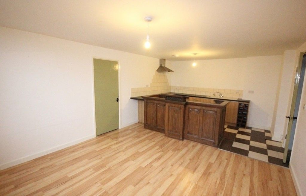2 Bedroom Apartment Let in Newton Abbot, TQ12