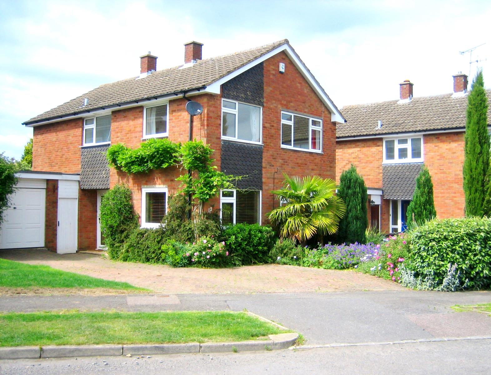 4 Bedroom LinkDetached House Let in Harpenden, AL5