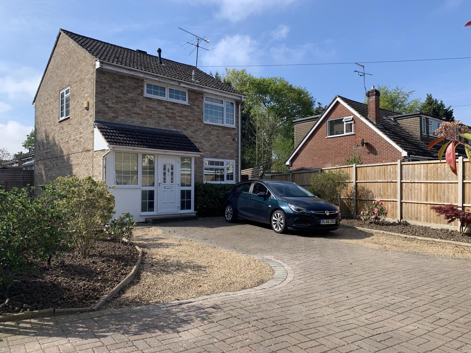 3 Bedroom Detached House Let in Farnborough, GU14