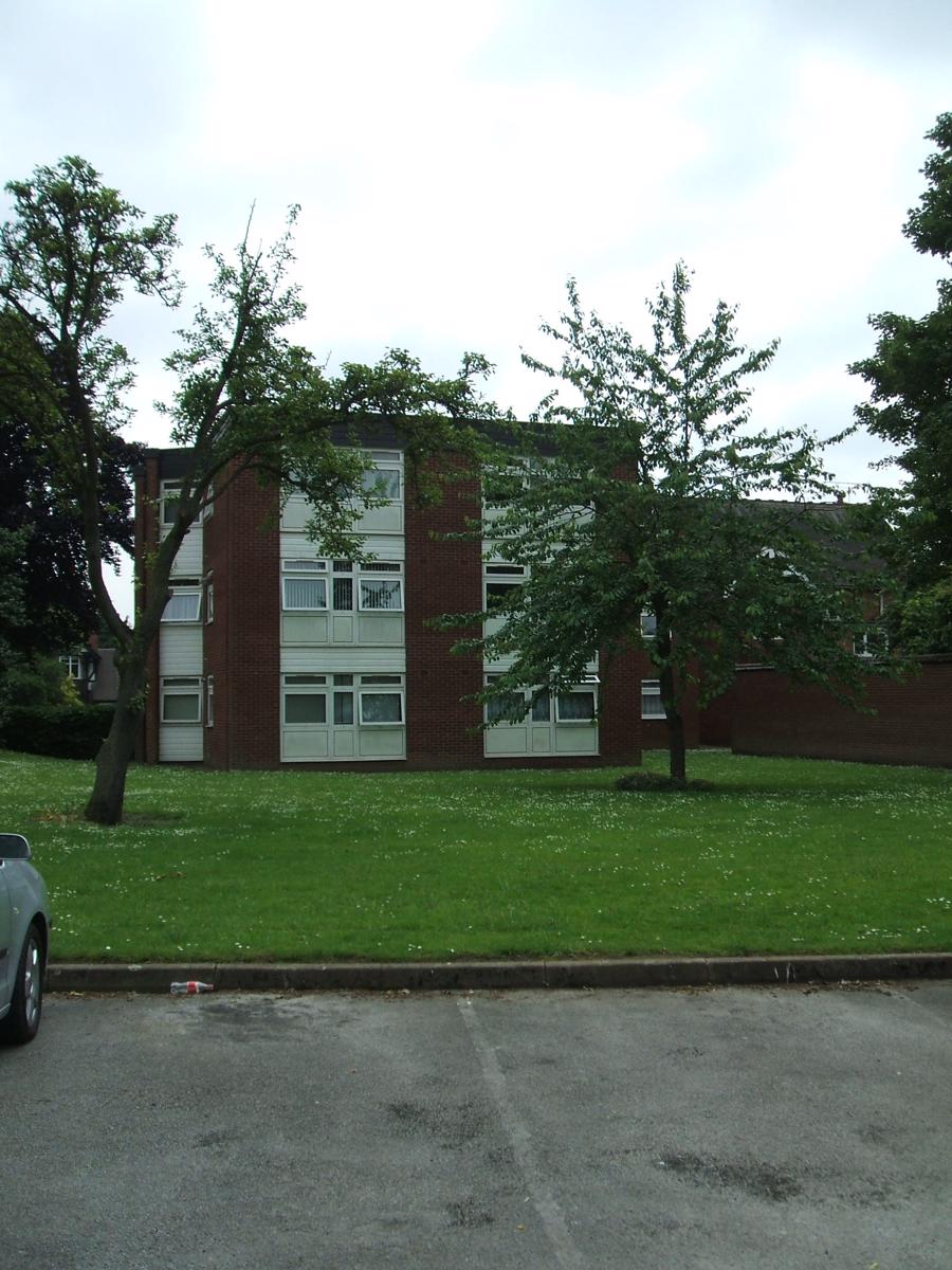 Studio Let in Wolverhampton, WV6