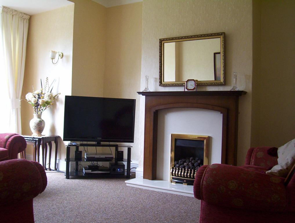 3 Bedroom SemiDetached House Sold in South Shields, NE34