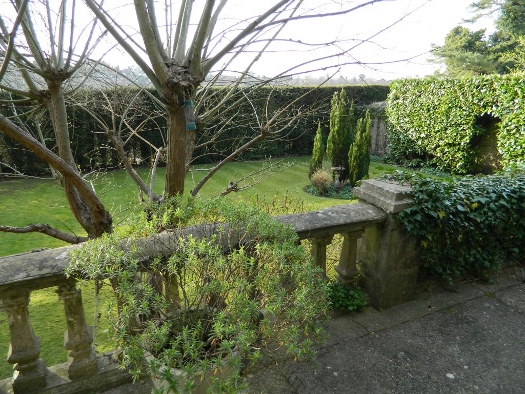 3 Bedroom Ground Floor Flat Let in Caterham, CR3