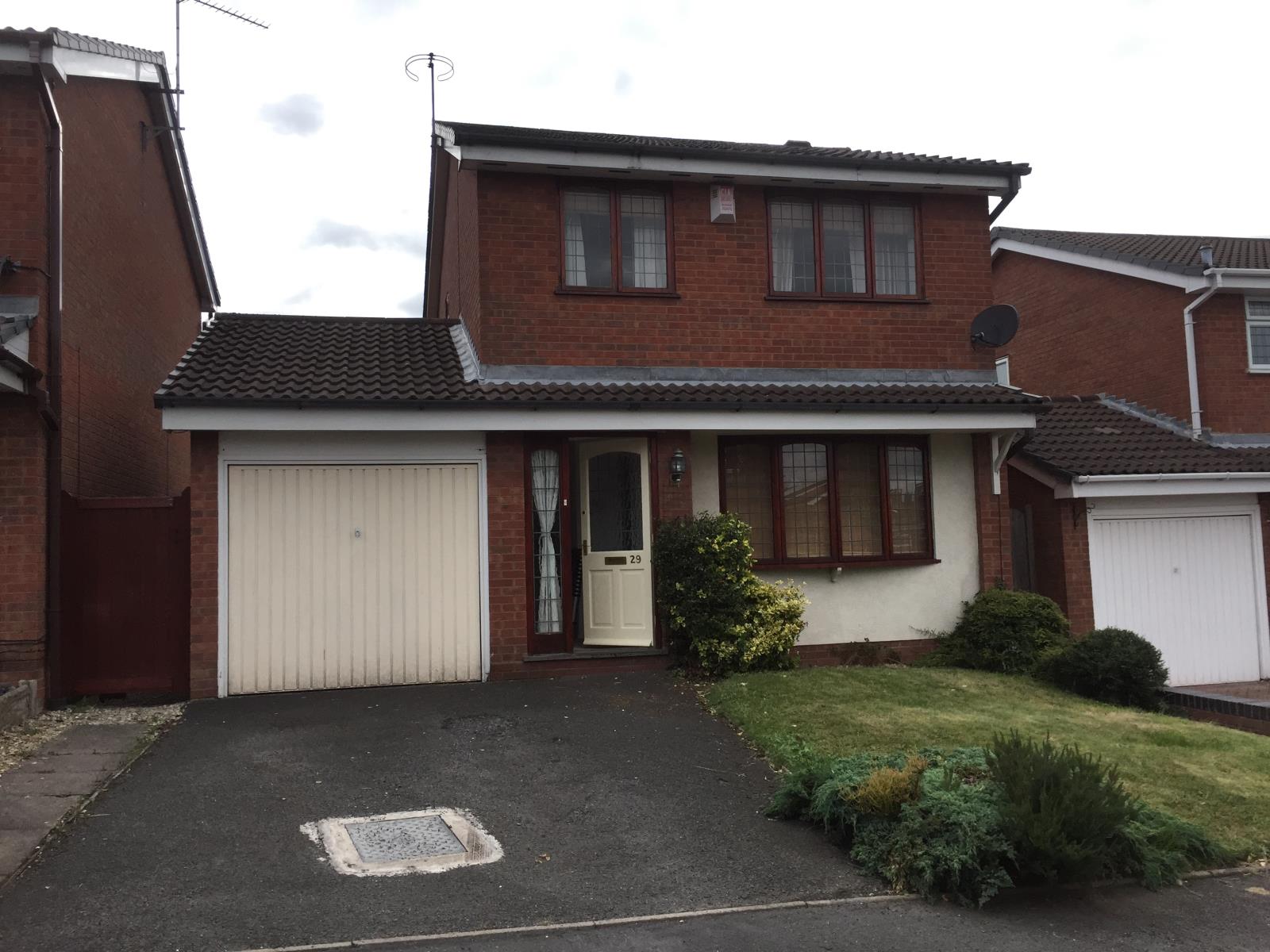 3 Bedroom Detached House Let in Brierley Hill, DY5