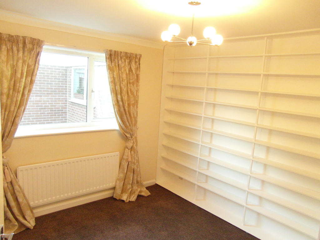 2 Bedroom Flat Sold in Wakefield, WF2