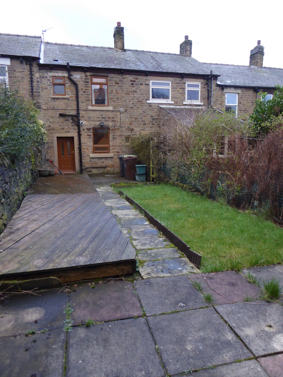2 Bedroom Terraced House Let in Glossop, SK13