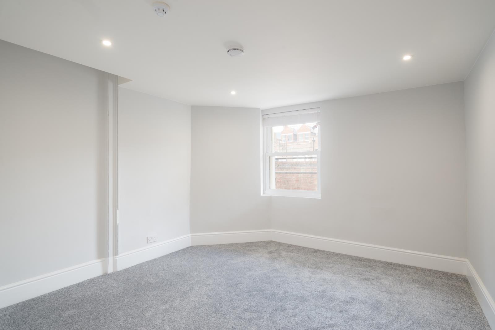 2 Bedroom Flat Let in Folkestone, CT20