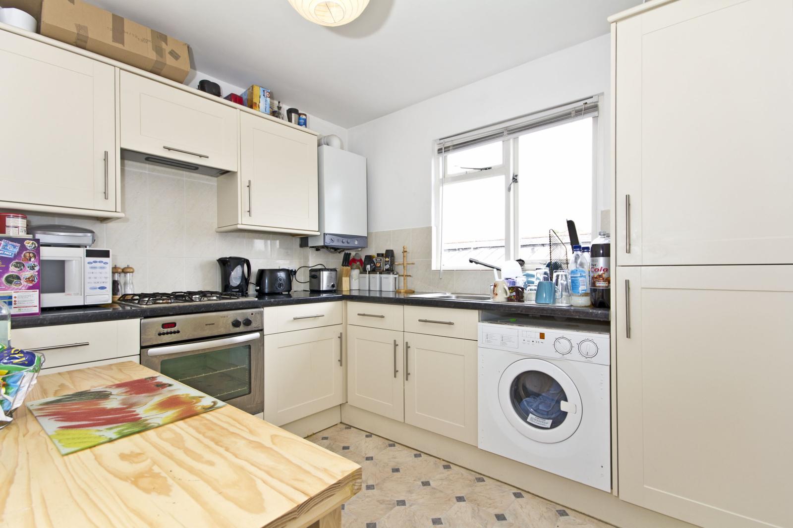 1 Bedroom Flat Sold in Kingston upon Thames, KT2