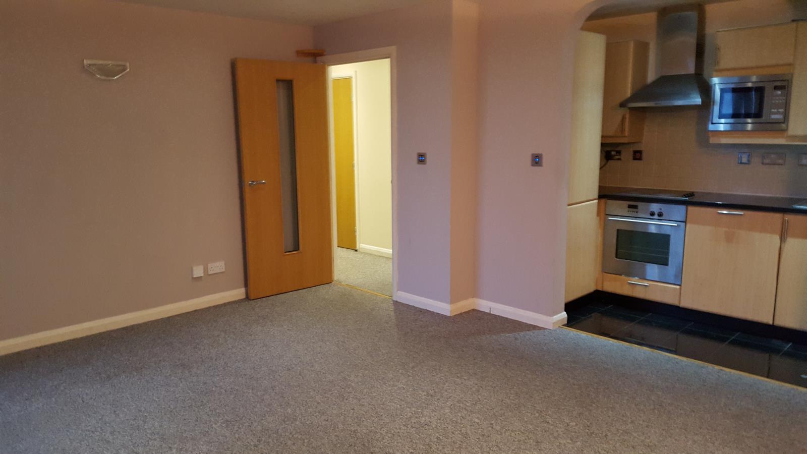 2 Bedroom Serviced Apartments Let in Northampton, NN1