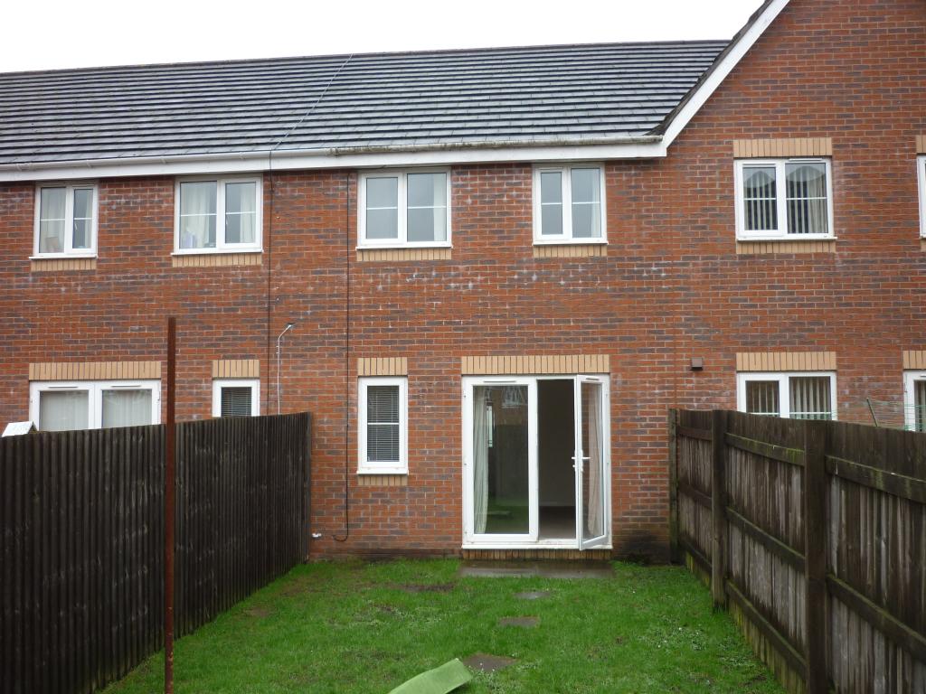 2 Bedroom Terraced House Let in Casnewydd, NP10