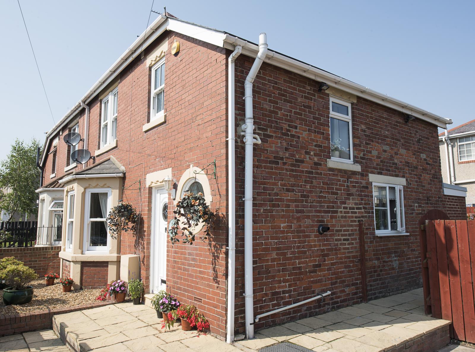 3 Bedroom SemiDetached House Sold in NewbigginbytheSea, NE64