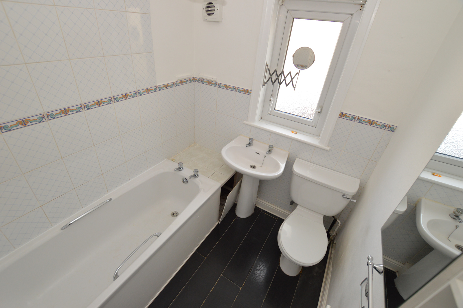 2 Bedroom Terraced House Let in Cleckheaton, BD19