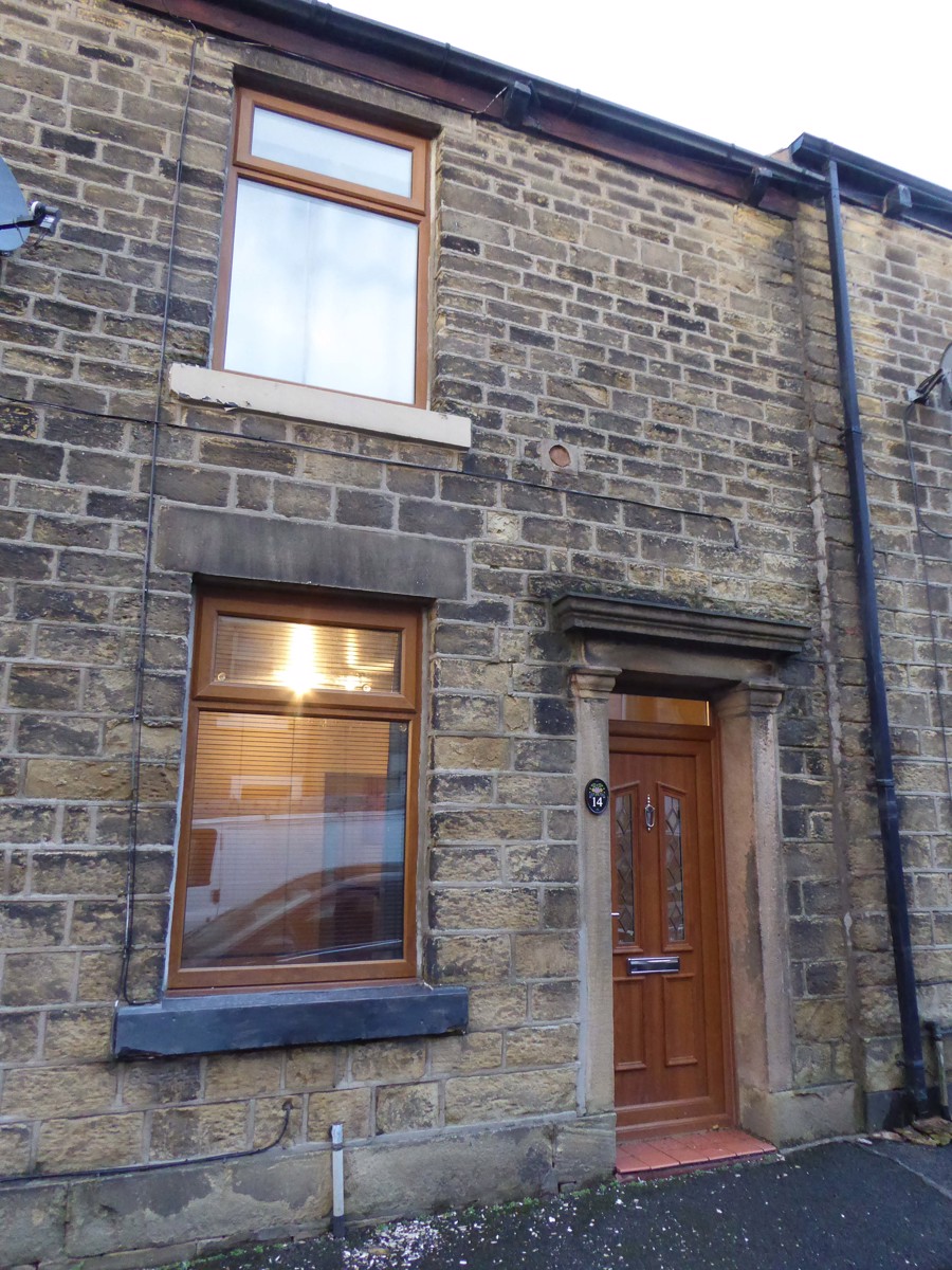 2 Bedroom Terraced House Let in Glossop, SK13