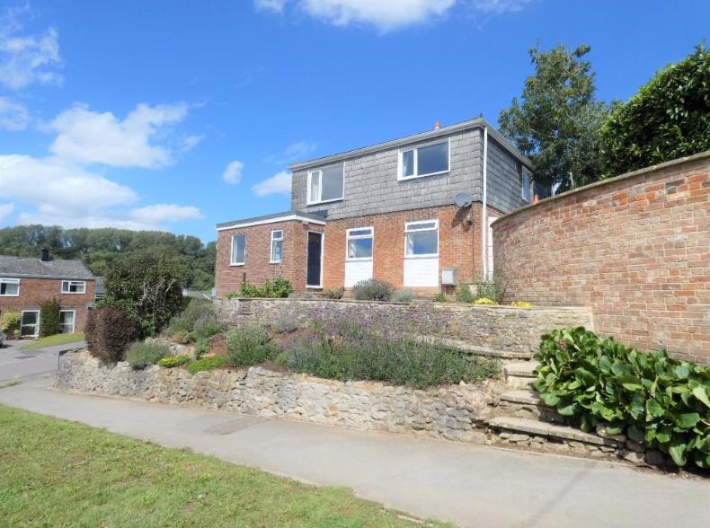 4 Bedroom Detached House Sold in Chippenham, SN15