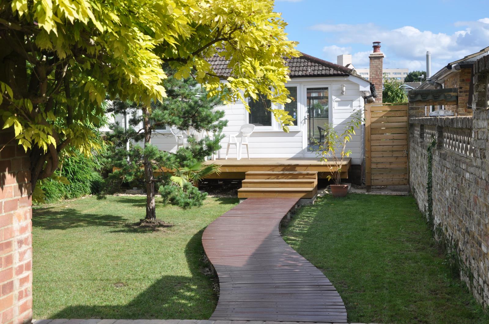 2 Bedroom Detached Bungalow Sold in SunburyonThames, TW16