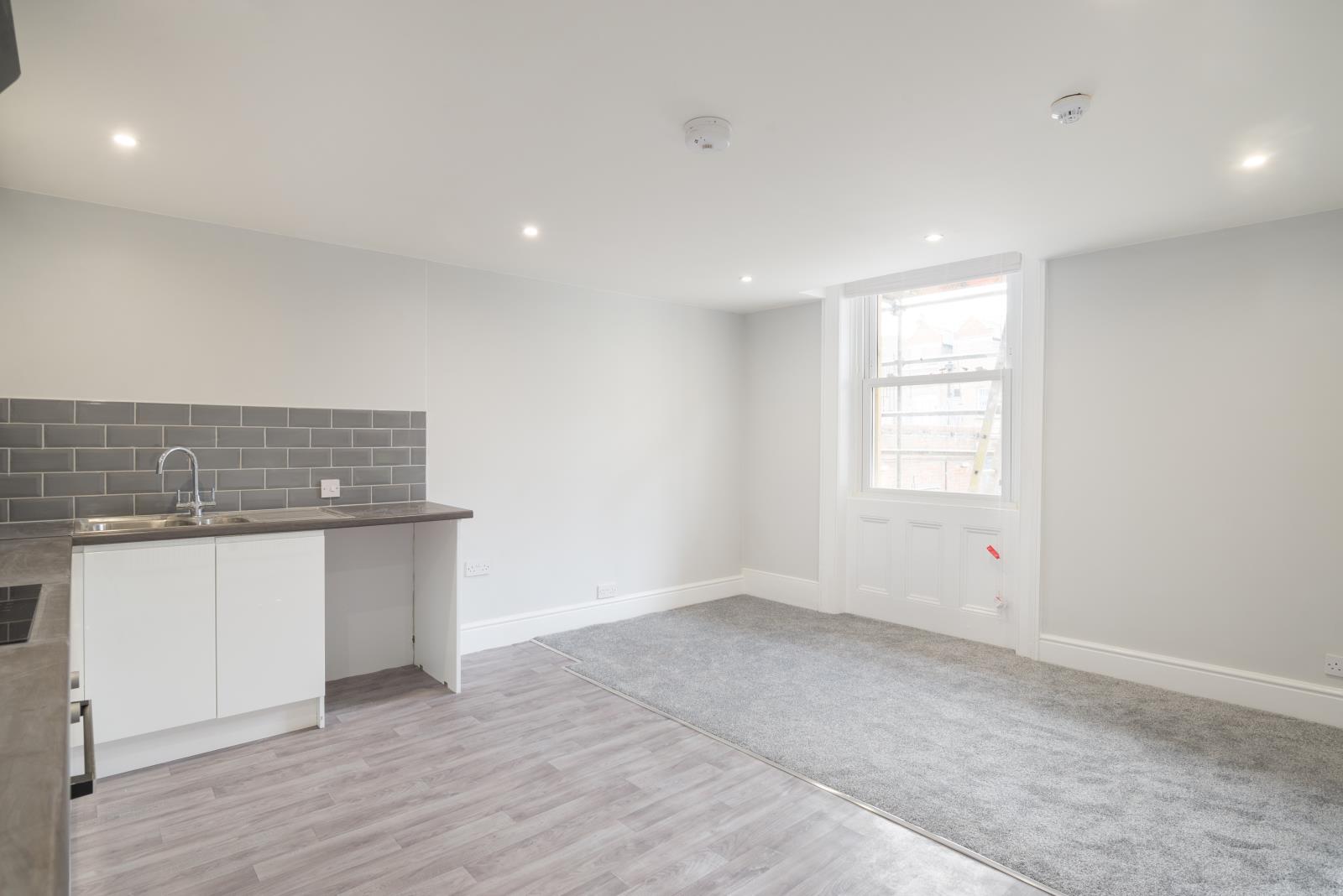 2 Bedroom Flat Let in Folkestone, CT20