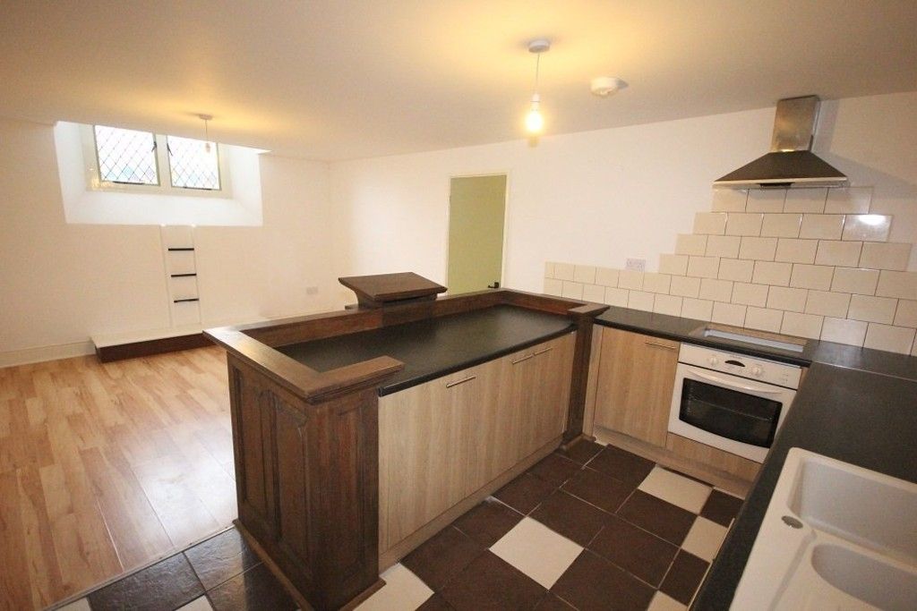 2 Bedroom Apartment Let in Newton Abbot, TQ12
