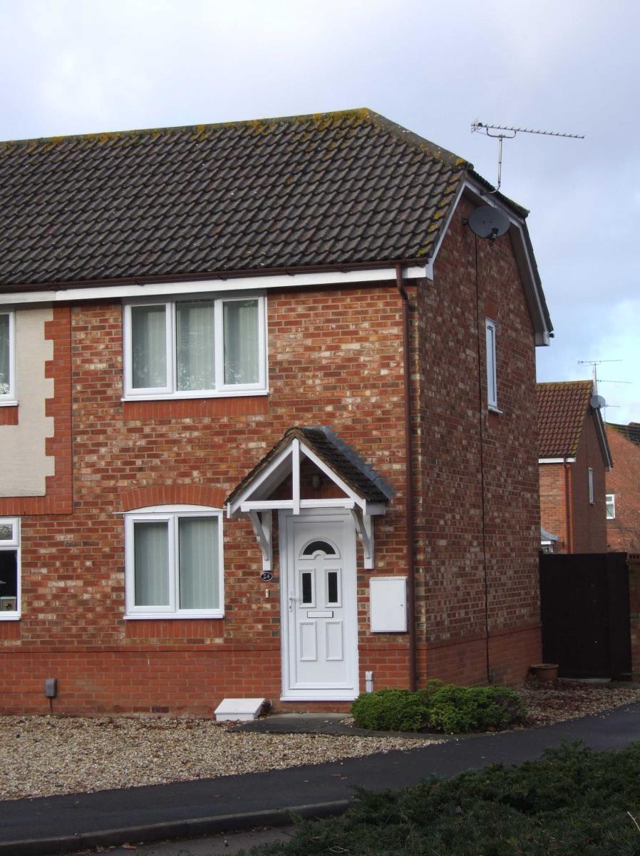 2 Bedroom End Terraced House Let in Swindon, SN3