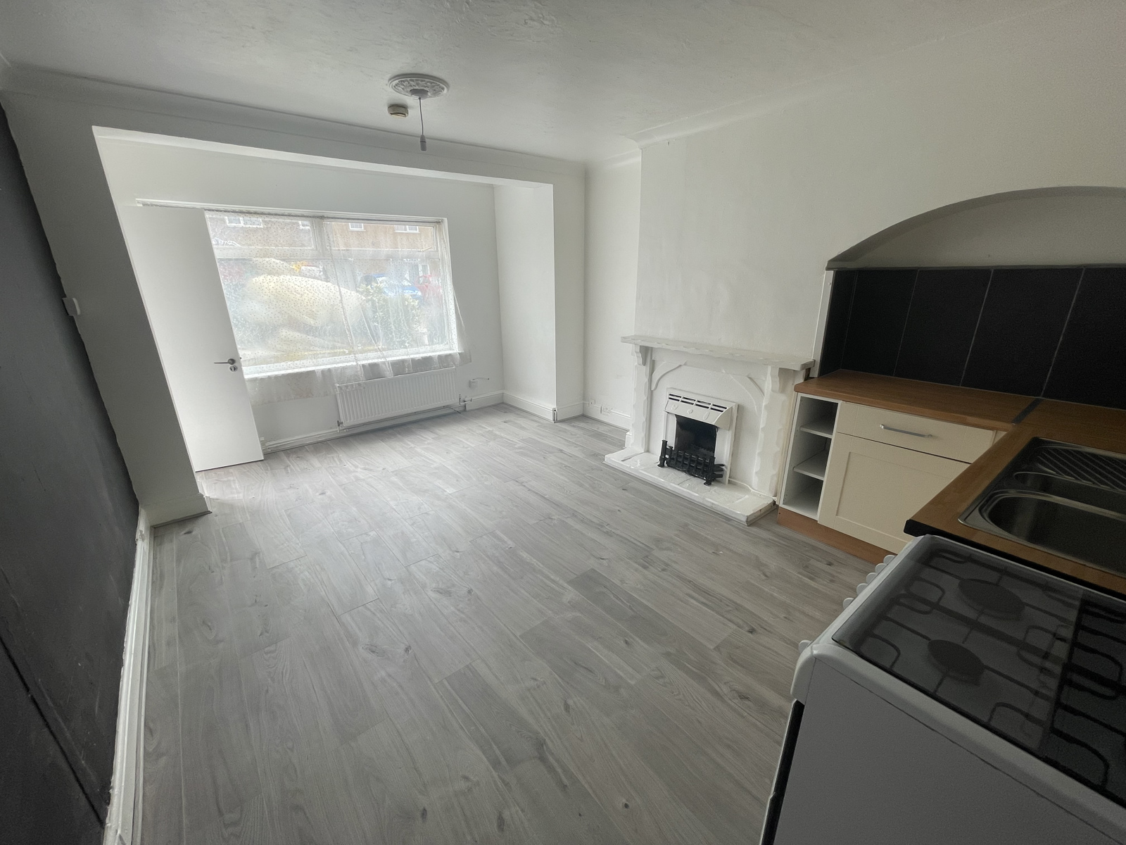 2 Bedroom Flat To Let in Dagenham, RM9
