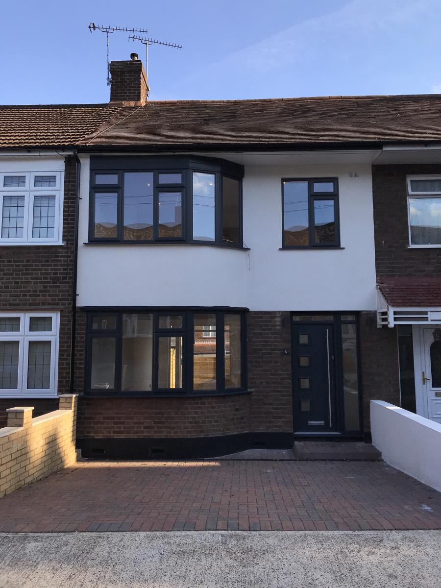 3 Bedroom Terraced House Let in Romford, RM3
