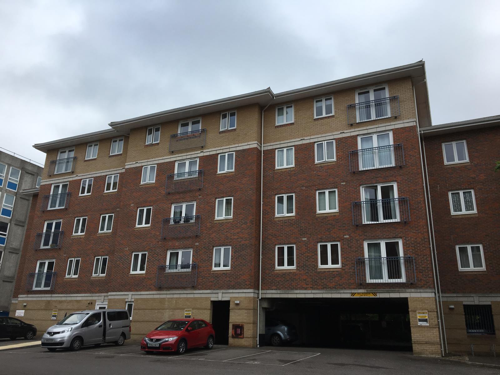 2 Bedroom Flat Let in Farnborough, GU14
