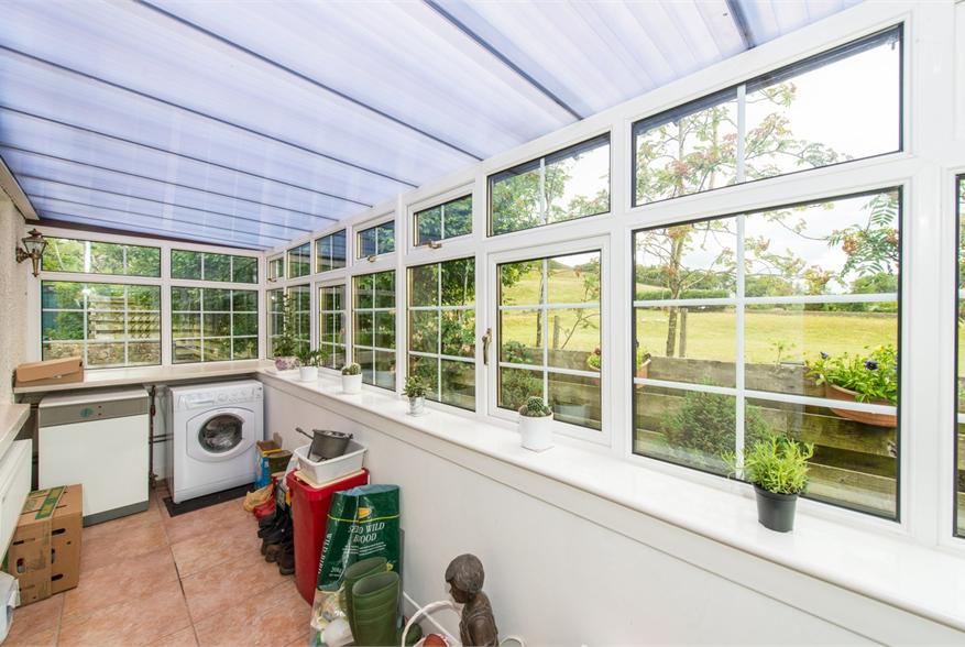 3 Bedroom Detached House Sold in Penicuik, EH26