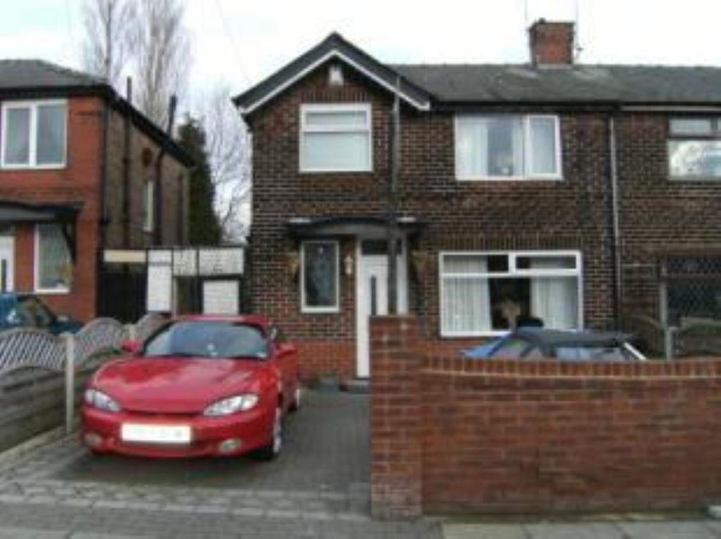 3 Bedroom SemiDetached House Let in Manchester, M25