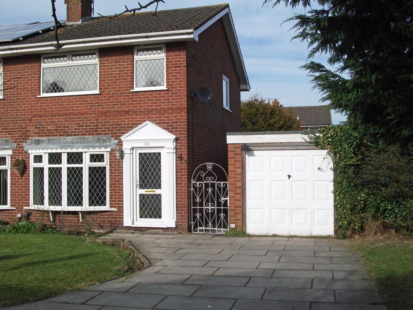 3 Bedroom SemiDetached House Let in Southport, PR8