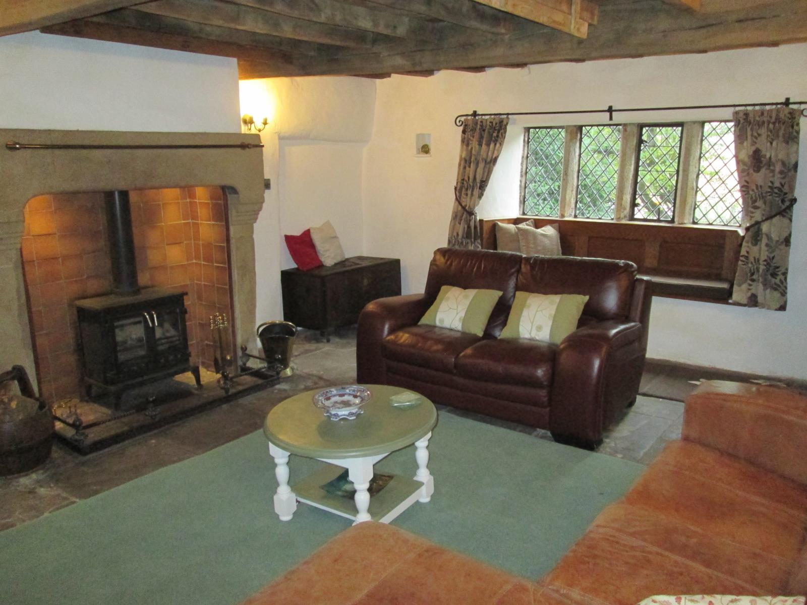 2 Bedroom Farm House Let in Sheffield, S36