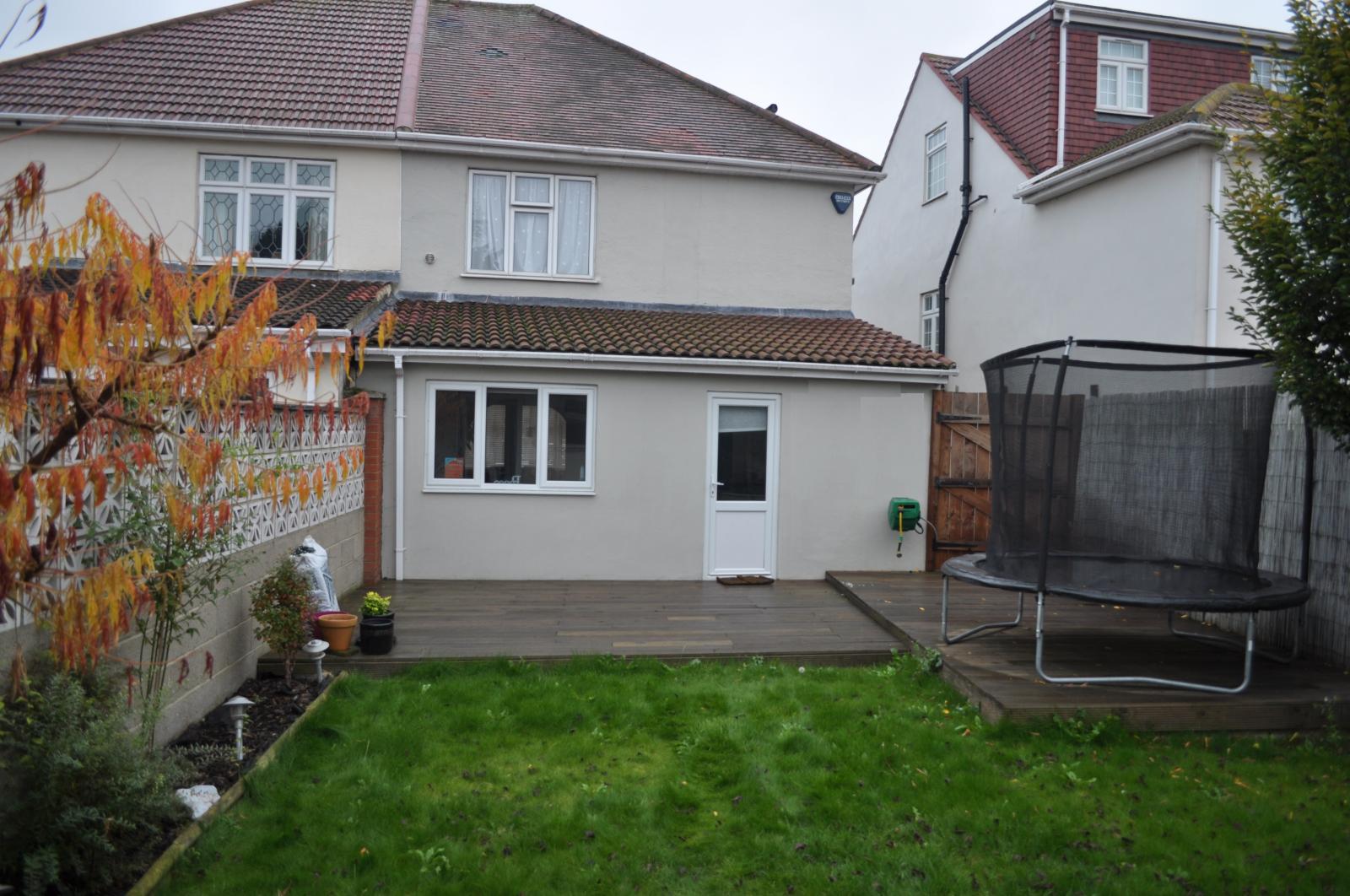 3 Bedroom SemiDetached House Let in Hounslow, TW5
