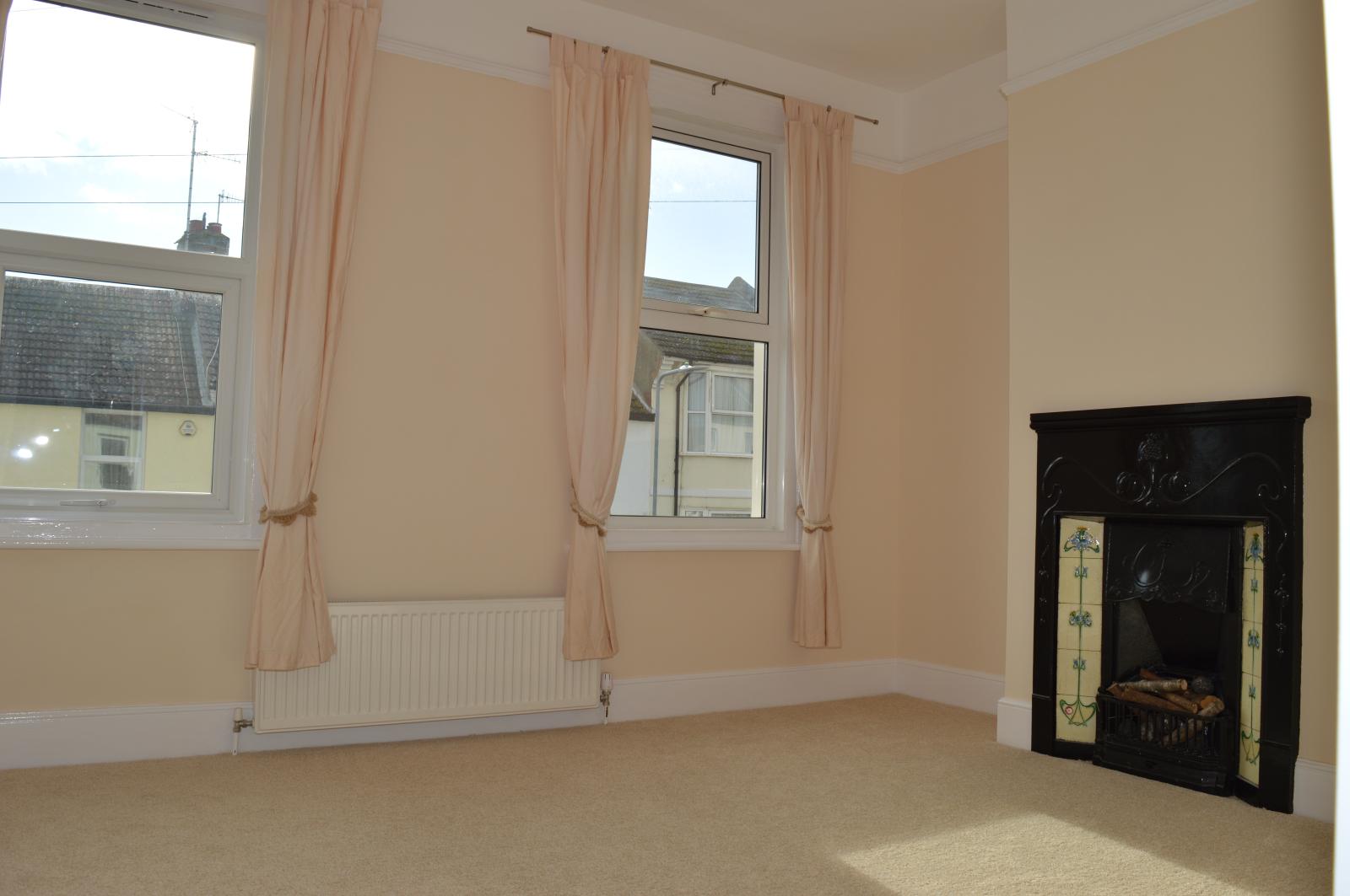 3 Bedroom Terraced House Sold in Newhaven, BN9