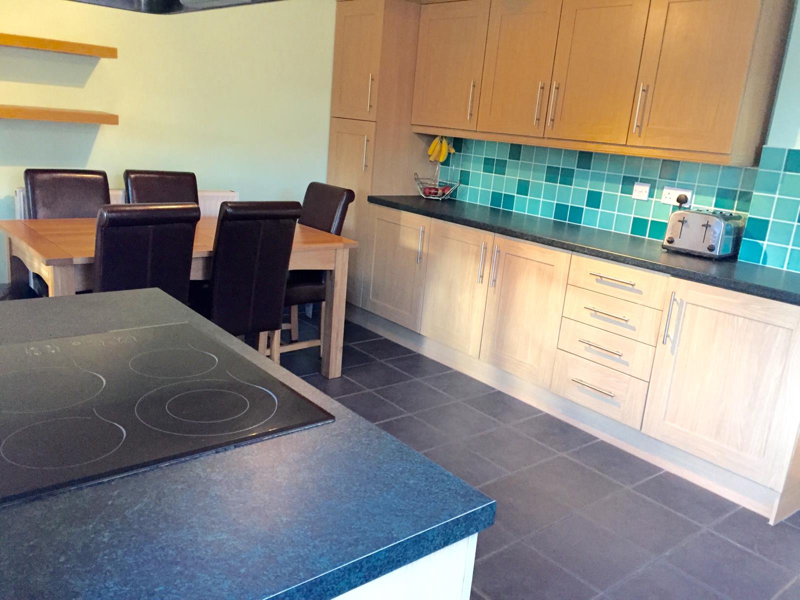 3 Bedroom SemiDetached House Let in Luton, LU2