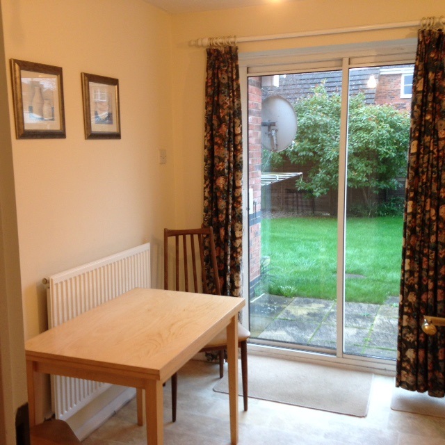 2 Bedroom SemiDetached House Let in Droitwich, WR9