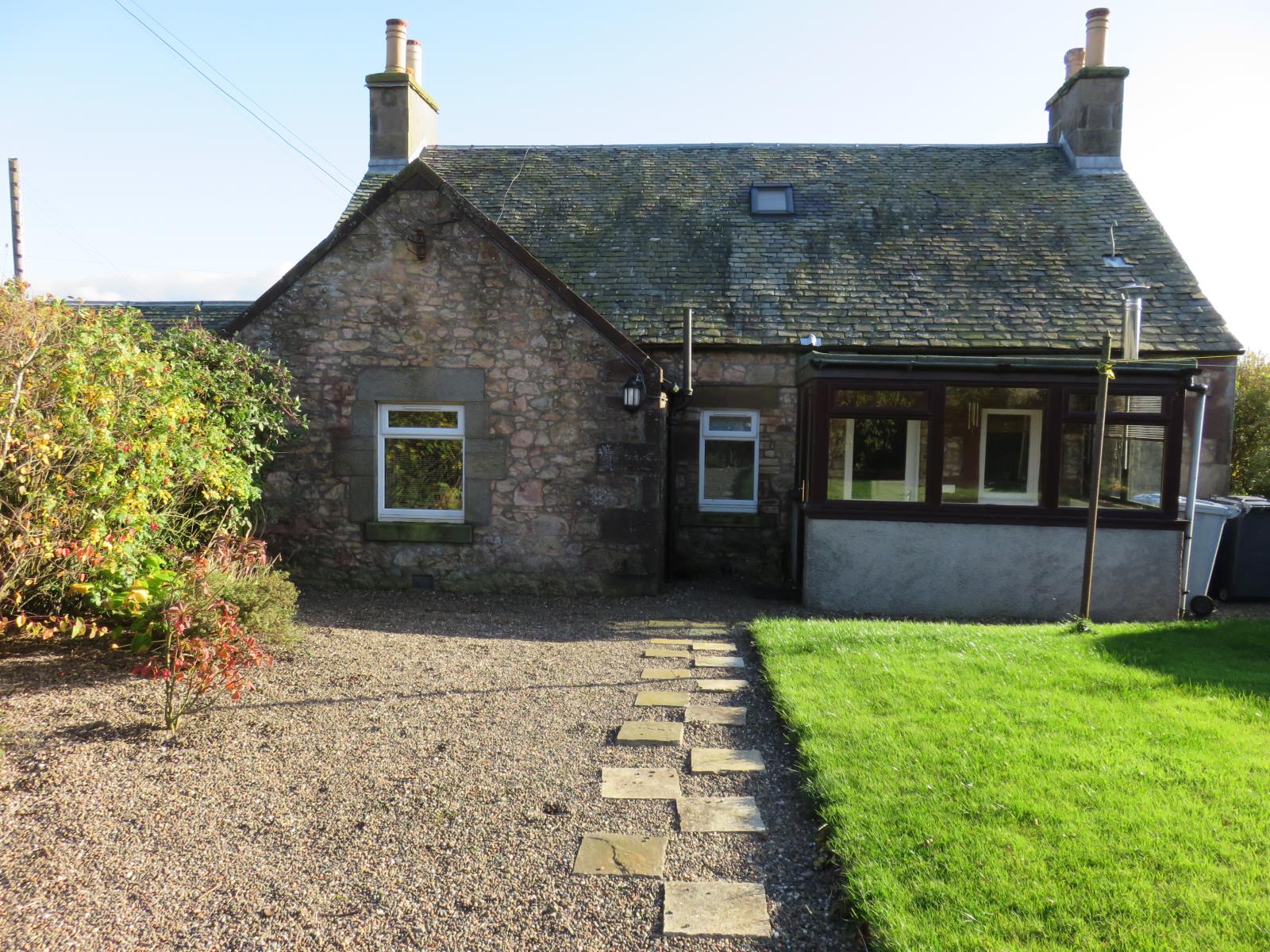 2 Bedroom Detached House Let in West Linton, EH46