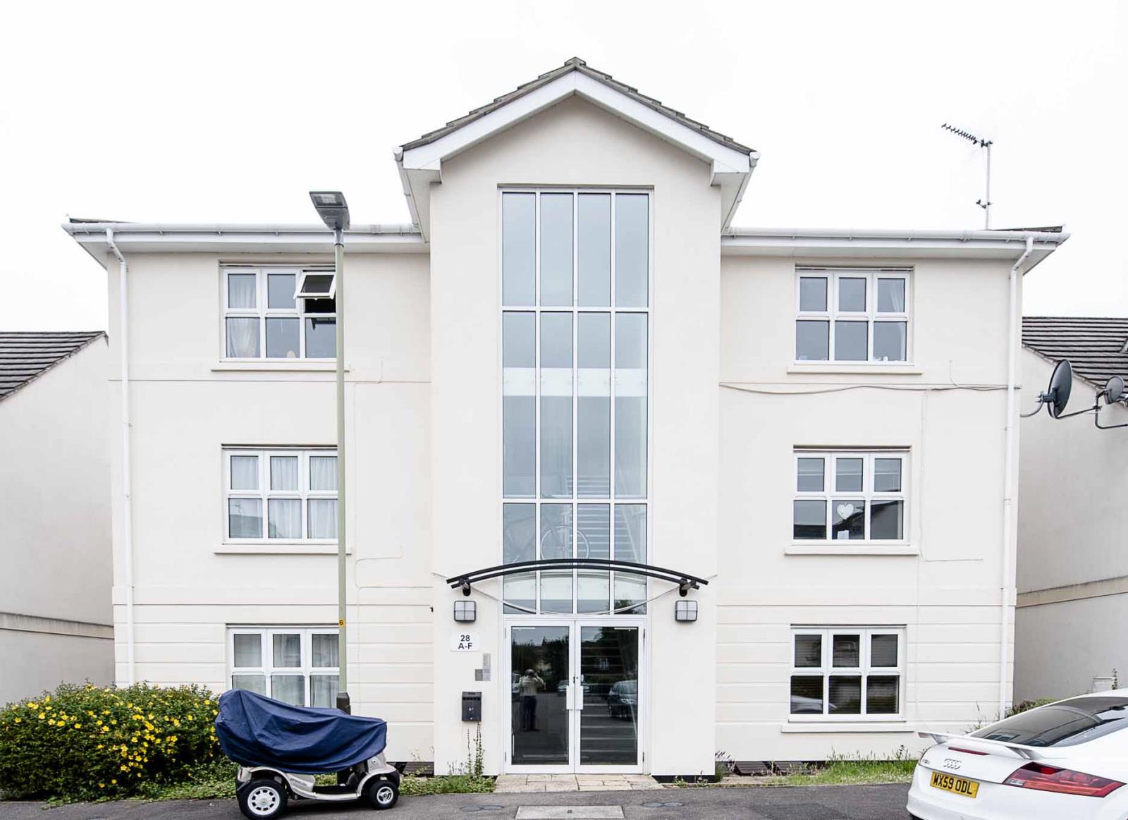 2 Bedroom Flat Sold in Cheltenham, GL51