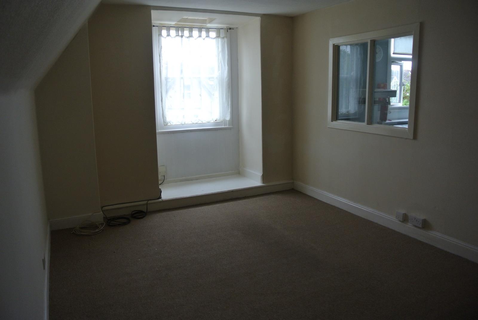 1 Bedroom Flat Let in Penarth, CF64