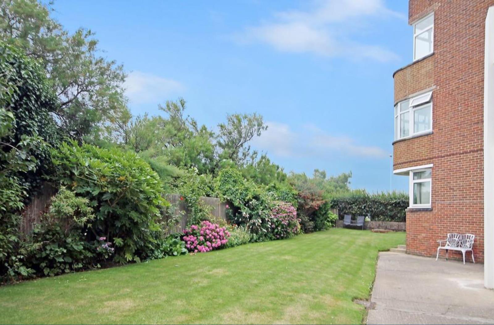 3 Bedroom Ground Floor Flat Let in Worthing, BN11