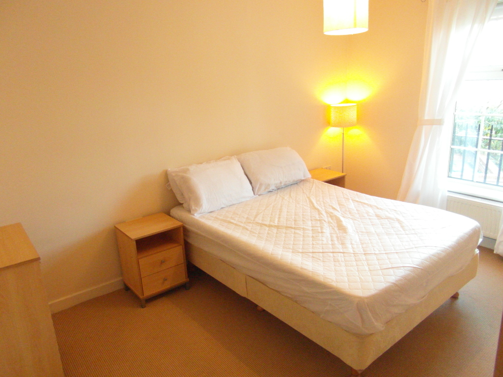 2 Bedroom Apartment Sold in Wakefield, WF2