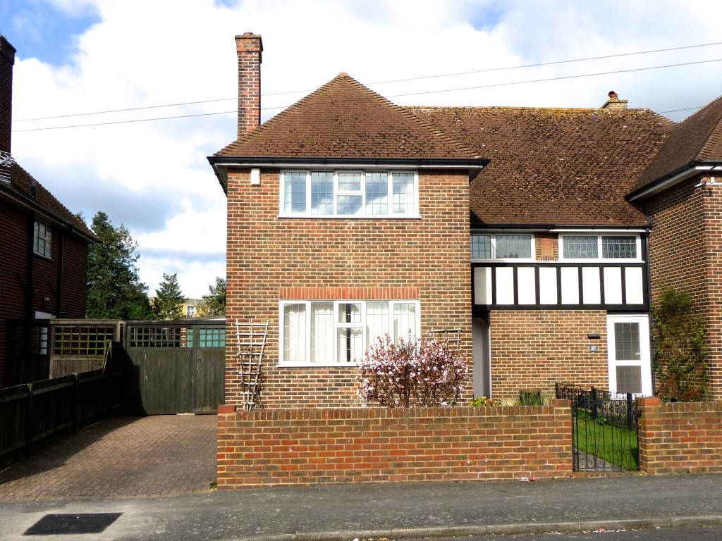 3 Bedroom SemiDetached House Sold in Folkestone, CT19
