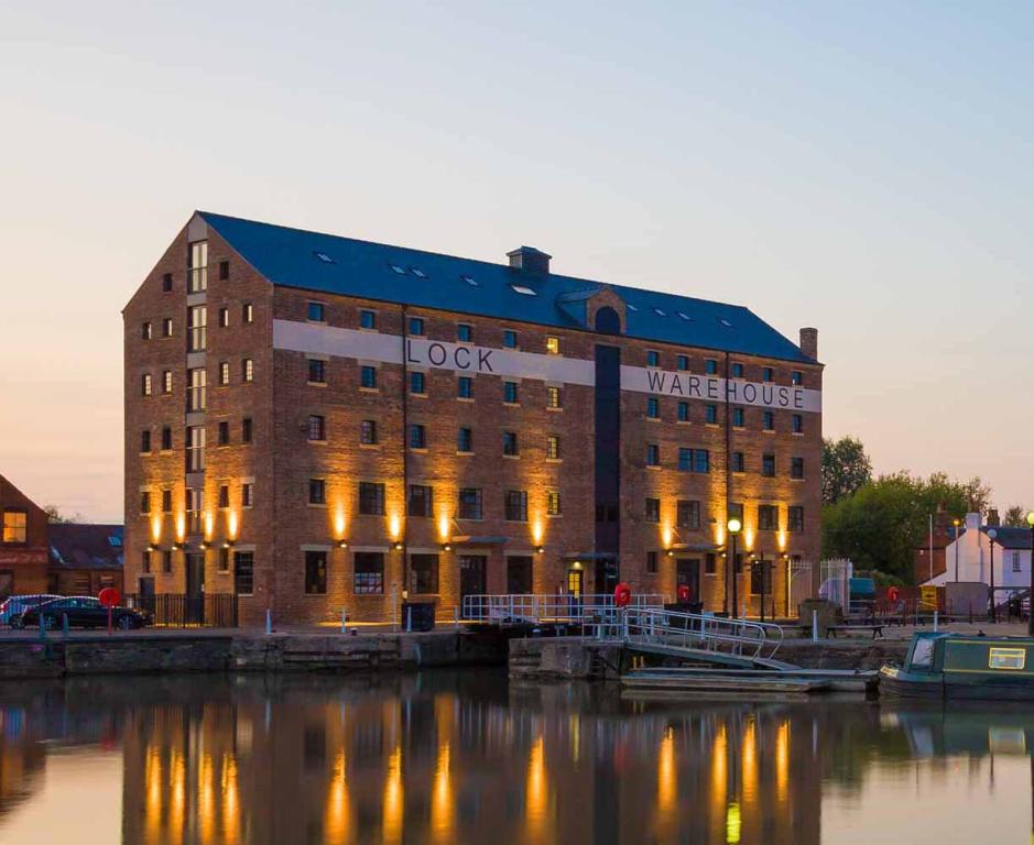 2 Bedroom Apartment Sold in Gloucester, GL1