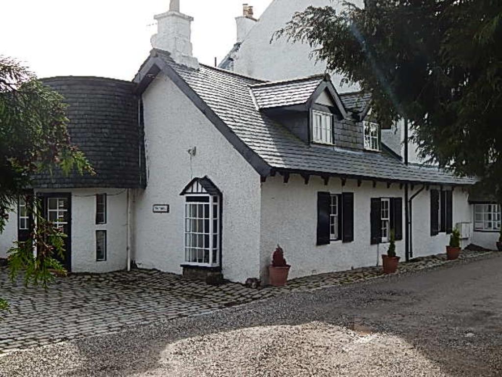 3 Bedroom Cottage Let in Glasgow, G63