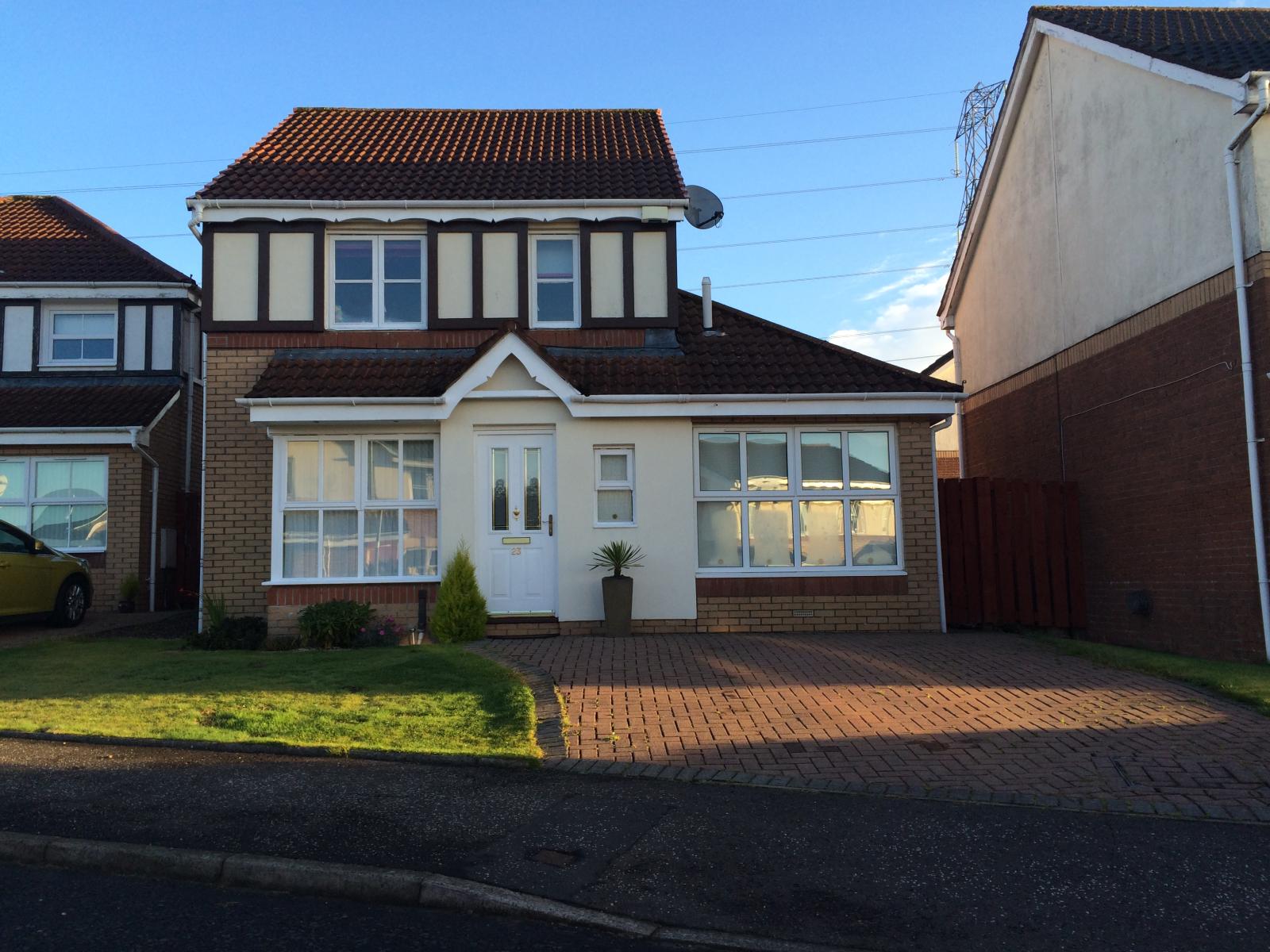 4 Bedroom Detached House Sold in Glasgow, G75