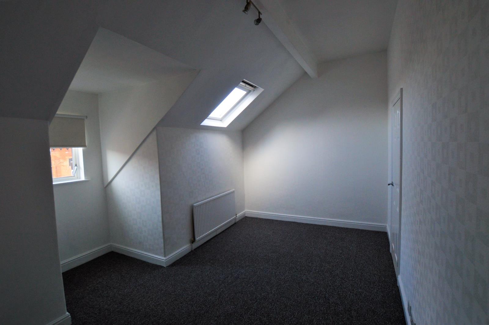 2 Bedroom Flat Let in LEEDS, LS8