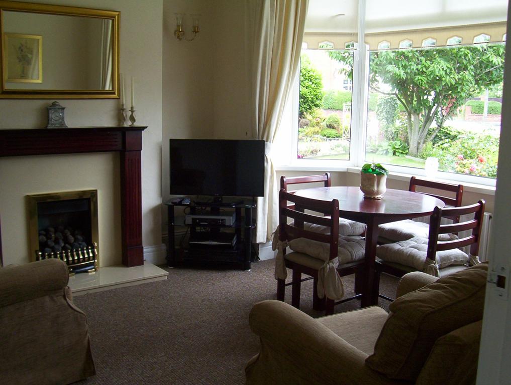 3 Bedroom SemiDetached House Sold in South Shields, NE34