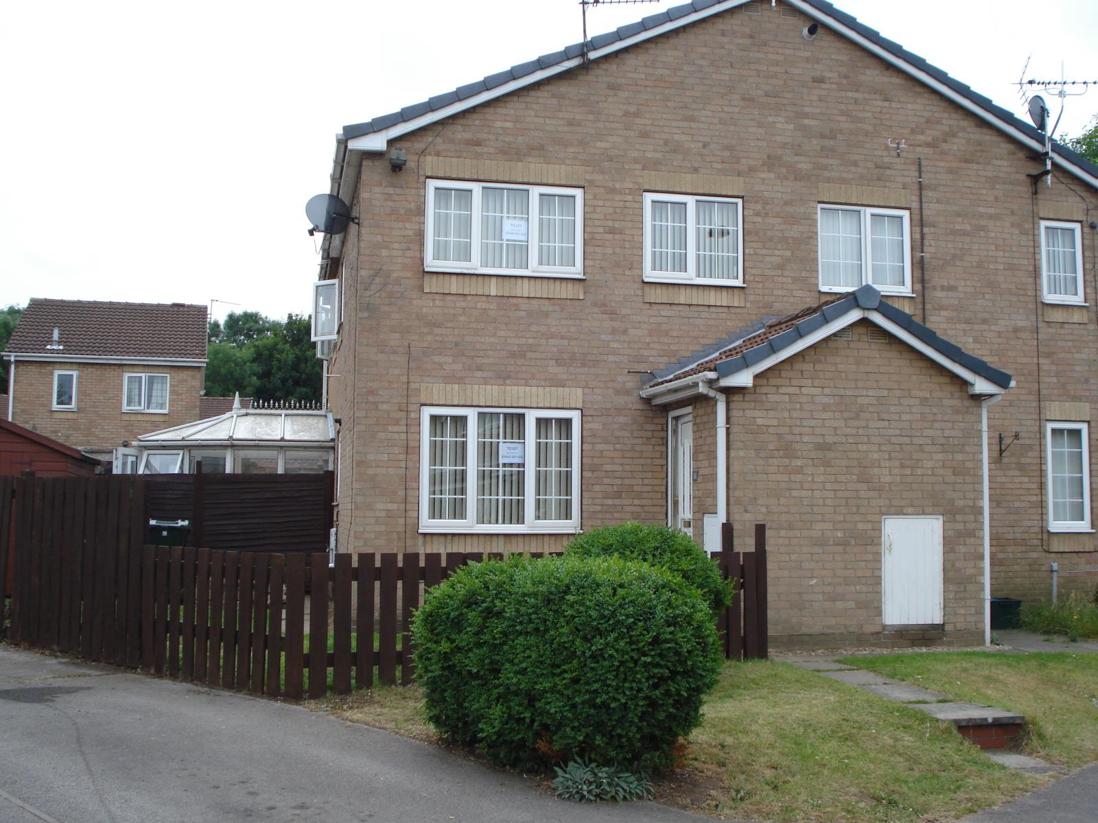 2-bedroom-town-house-let-in-doncaster-dn3