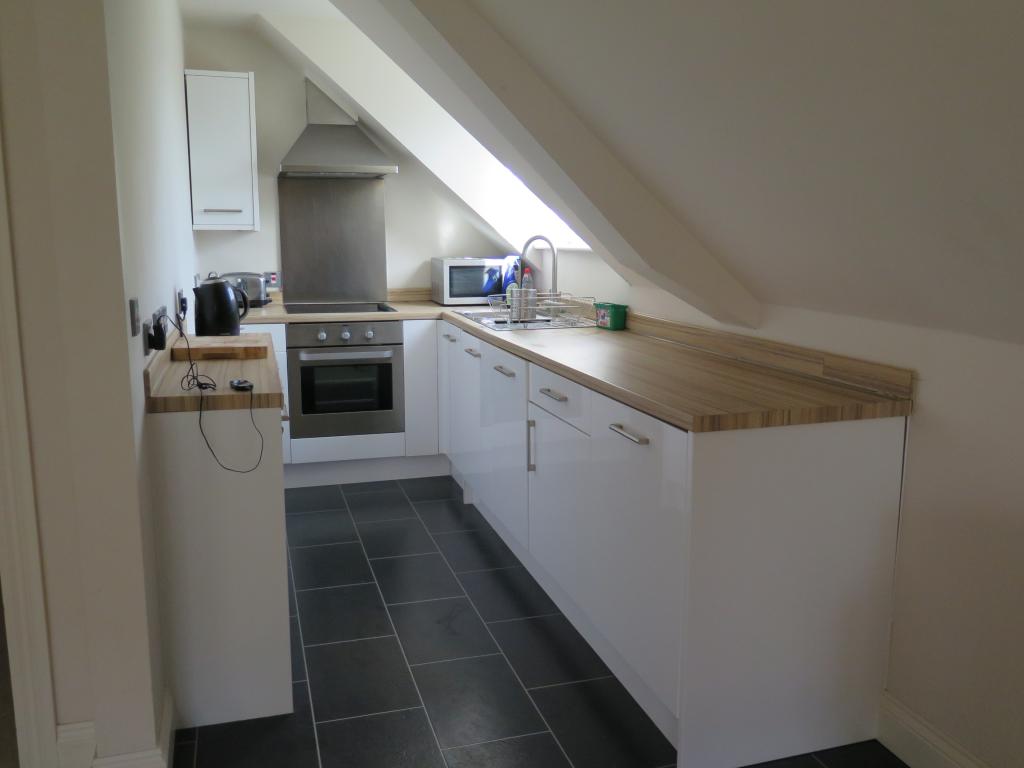 1 Bedroom Flat Let in Weybridge, KT13